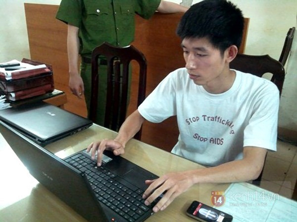 Nguyễn Khánh Thành, kẻ tung tin đồn thiếu nữ bị rạch đùi ở Hà Nội, đã bị công an bắt giữ để làm rõ hành vi phạm pháp Nguyễn Khánh Thành, kẻ tung tin đồn thiếu nữ bị rạch đùi ở Hà Nội, đã bị công an bắt giữ để làm rõ hành vi phạm pháp